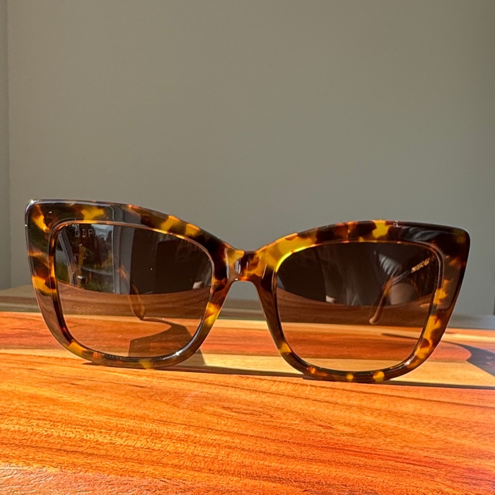 Diff eyewear Iconica Dania polarized tortoise Sunglasses new with case